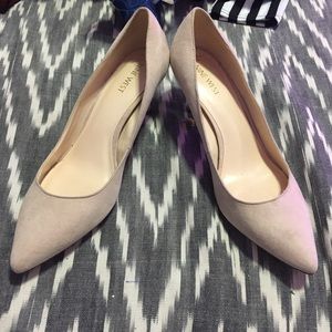 Nine West nude suede / beige kitten heels